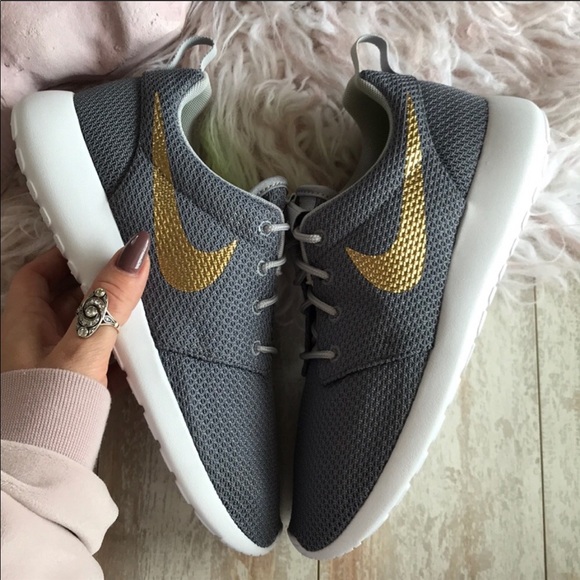 NWT Nike ID Roshe one Custom Gold swoosh - Picture 6 of 8